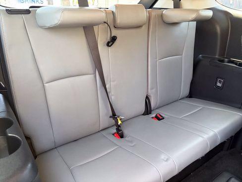 Used 2023 Toyota Highlander Bronze Edition FWD image 18