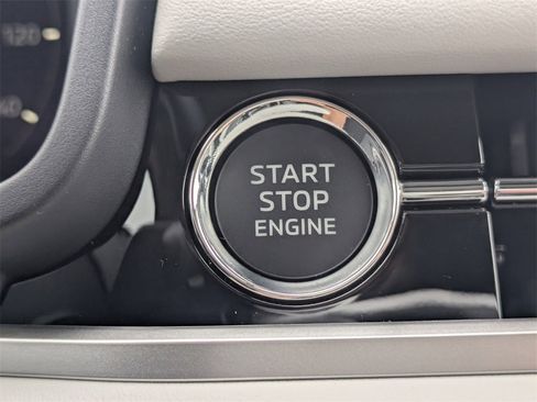 New 2025 Mitsubishi Outlander SE image 33