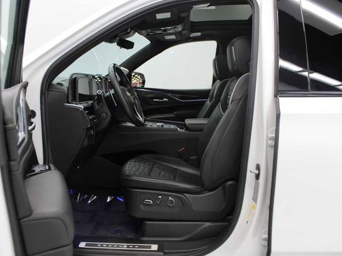 Used 2023 Cadillac Escalade V w/ LPO, ONYX Package image 19