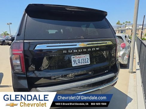 Used 2024 Chevrolet Suburban LT RWD image 4