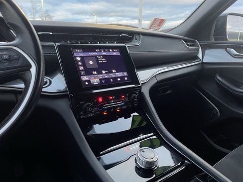 Used 2022 Jeep Grand Cherokee Altitude image 22