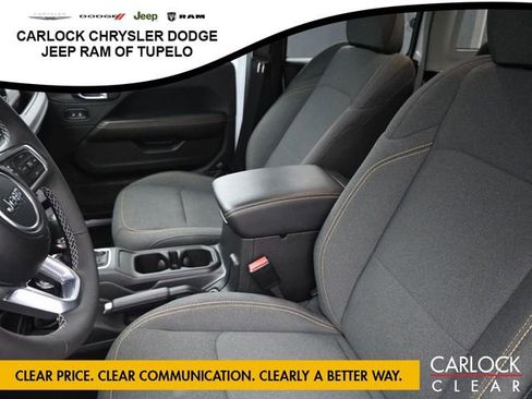 Used 2025 Jeep Wrangler Sahara image 28