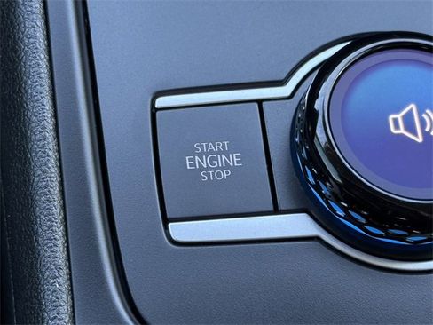 Used 2025 Volkswagen Tiguan S image 18