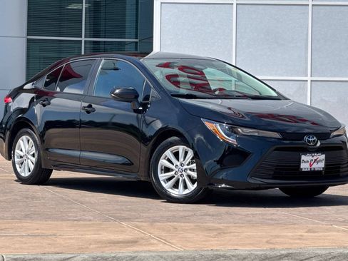 Used 2026 Toyota Corolla LE w/ LE Premium Package FWD image 2