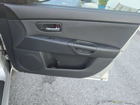 Used 2009 MAZDA MAZDA3 i Touring Value FWD image 19