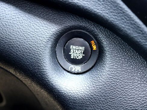 Used 2020 Jeep Cherokee Limited image 32