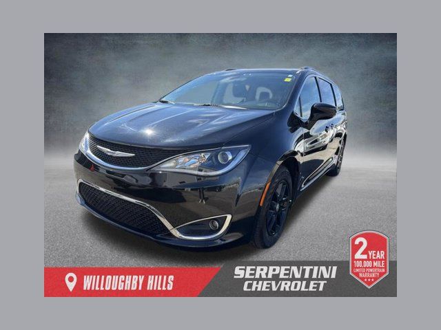 Used 2020 Chrysler Pacifica Touring-L FWD image 1