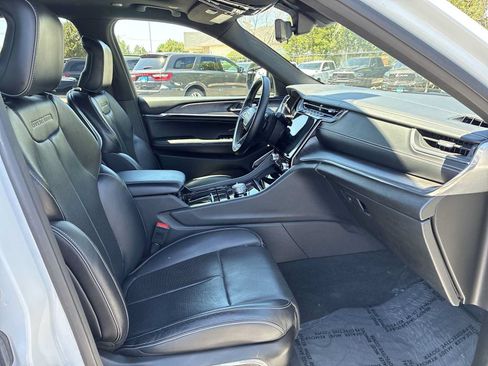 Used 2022 Jeep Grand Cherokee L Overland w/ Luxury Tech Group IV AWD/4WD image 27