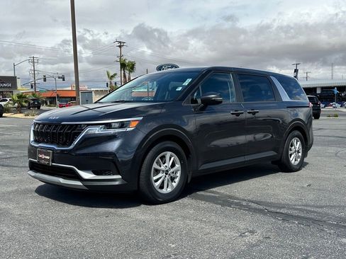 Used 2022 Kia Carnival LX FWD image 3
