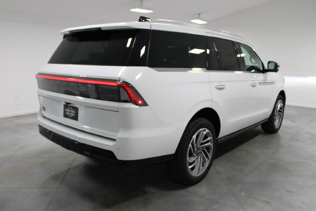 New 2027 Lincoln Navigator Reserve RWD image 8