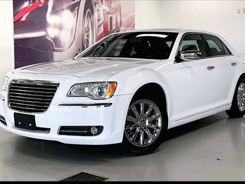 Used 2011 Chrysler 300 Limited image 1
