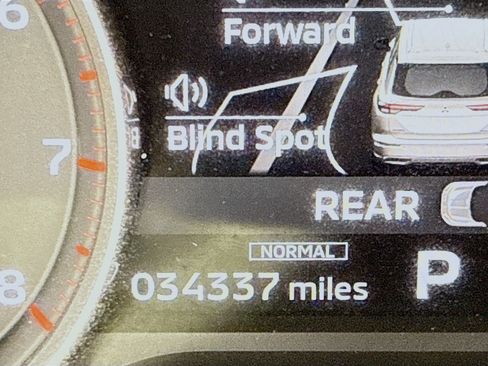 Used 2024 Mitsubishi Outlander SE Black Edition image 16