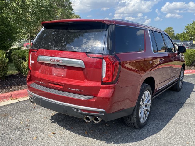 Used 2024 GMC Yukon XL Denali AWD/4WD image 3