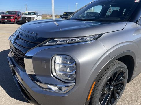 Used 2023 Mitsubishi Outlander SE Black Edition image 26