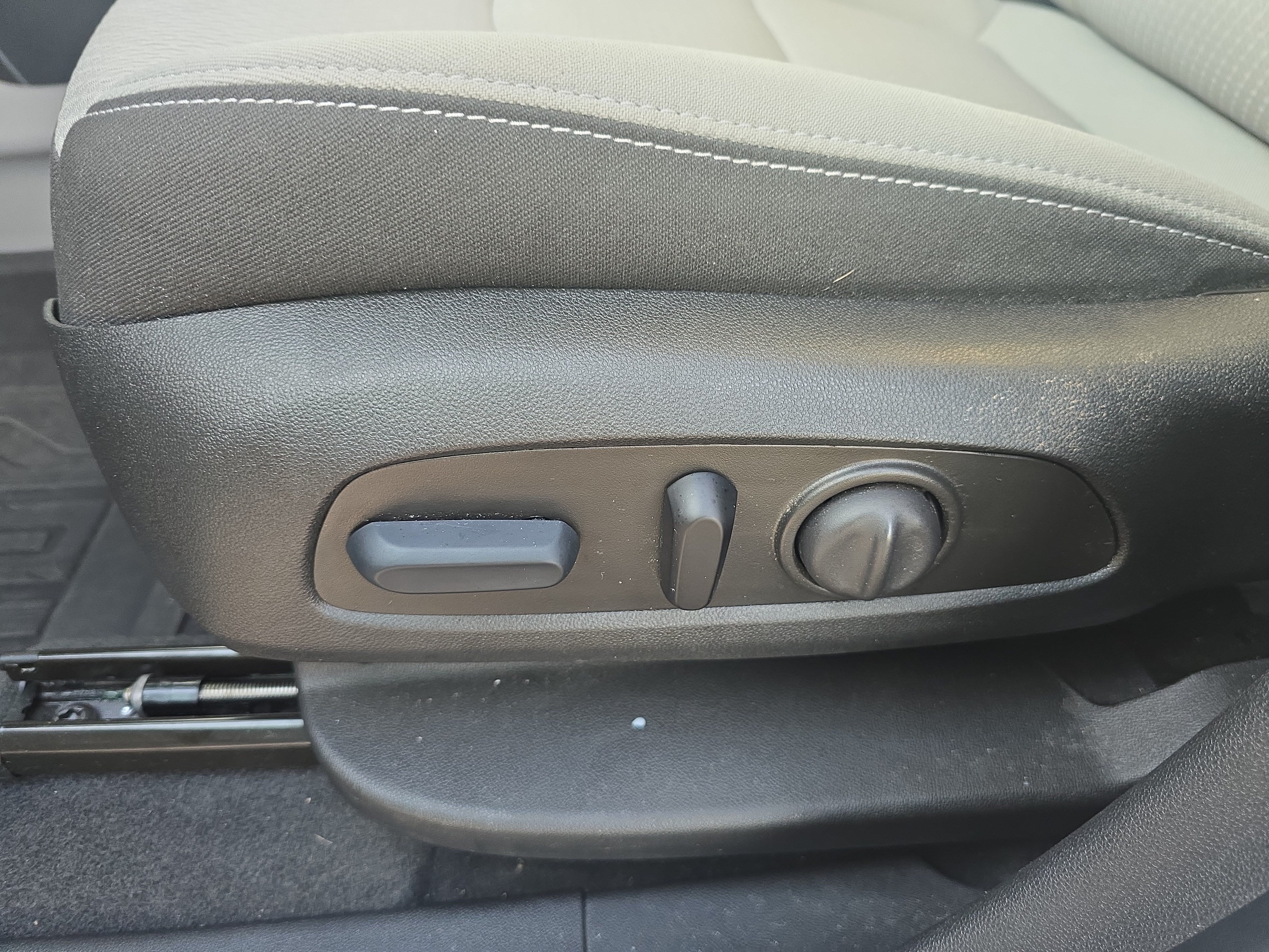 Used 2023 GMC Terrain SLE w/ Driver Convenience Package FWD image 27