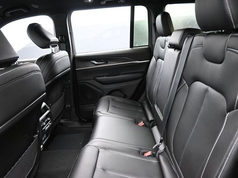 New 2025 Jeep Grand Cherokee Limited image 14