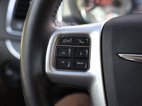 Used 2013 Chrysler Town & Country Touring FWD image 25