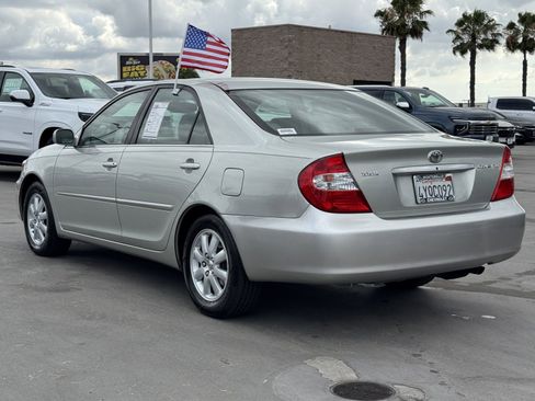 Used 2002 Toyota Camry LE FWD image 2