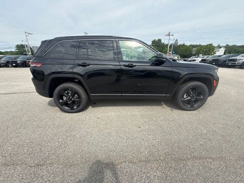 New 2026 Jeep Grand Cherokee Limited w/ Limited Altitude Package AWD/4WD image 6