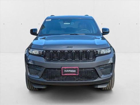 New 2025 Jeep Grand Cherokee Altitude image 6