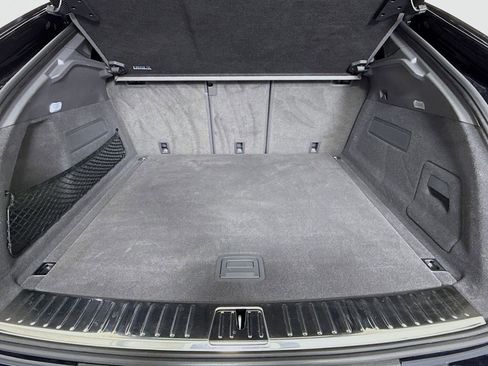 Certified 2023 Porsche Cayenne Platinum Edition image 28