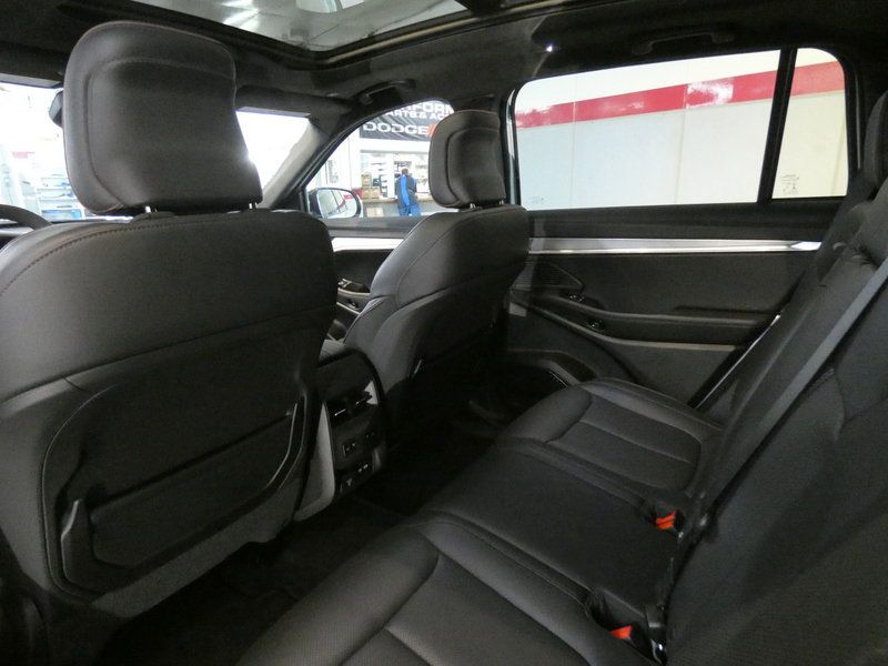 Used 2024 Jeep Wagoneer Launch Edition AWD/4WD image 20