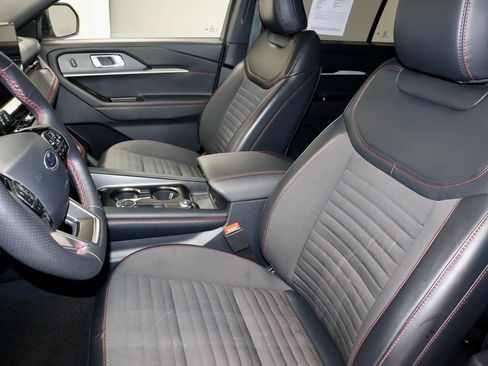 Certified 2025 Ford Explorer ST-Line w/ ST-Line Street Pack image 27