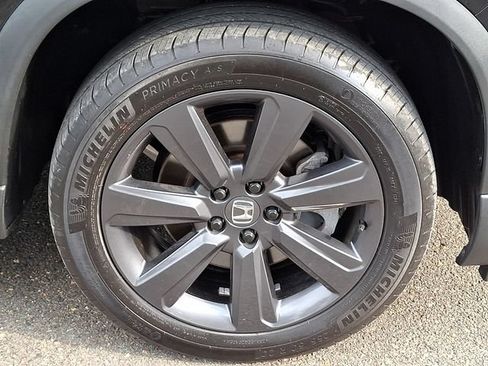 Certified 2025 Honda Pilot Sport image 8