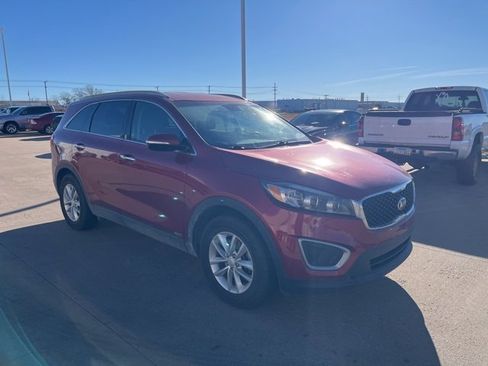 Used 2018 Kia Sorento LX image 2
