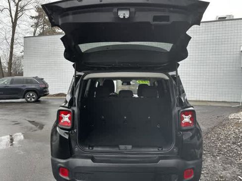 Used 2023 Jeep Renegade Latitude AWD/4WD image 6