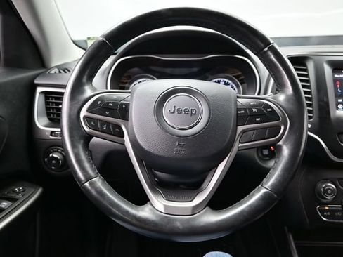 Used 2020 Jeep Cherokee Latitude Plus w/ Cold Weather Group AWD/4WD image 27