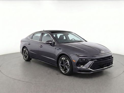 Used 2025 Hyundai Sonata SEL FWD image 2