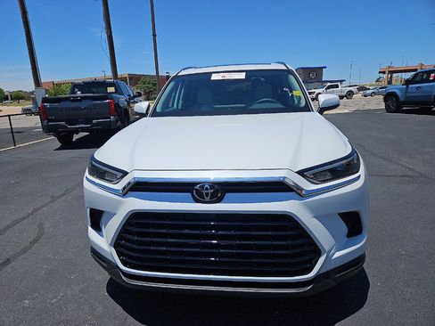 Certified 2026 Toyota Grand Highlander FWD image 8