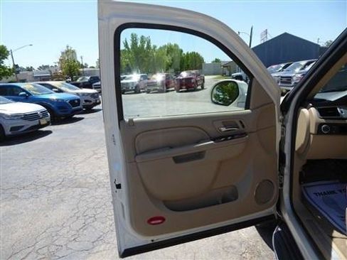 Used 2013 Cadillac Escalade Luxury AWD/4WD image 11