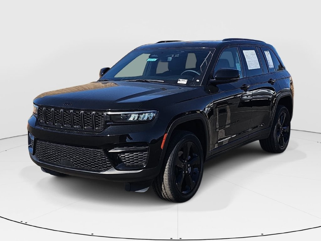 Used 2024 Jeep Grand Cherokee Altitude AWD/4WD image 7