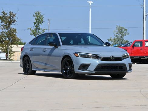 Used 2023 Honda Civic Sport image 2