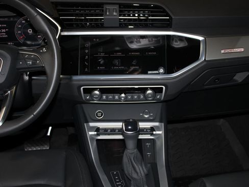 Used 2024 Audi Q3 2.0T Premium Plus image 21