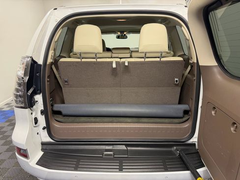Used 2018 Lexus GX 460 Luxury w/ Preferred Accessory Package AWD/4WD image 35