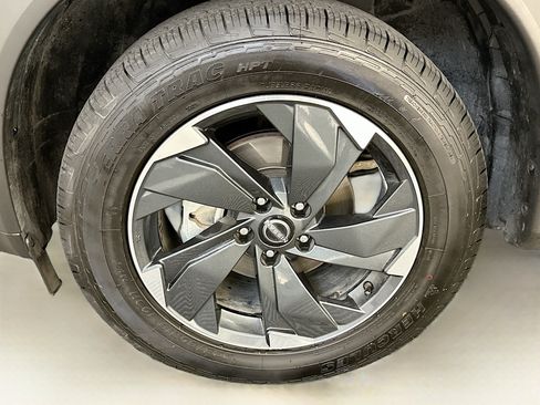 Used 2025 Nissan Rogue SV AWD/4WD image 11