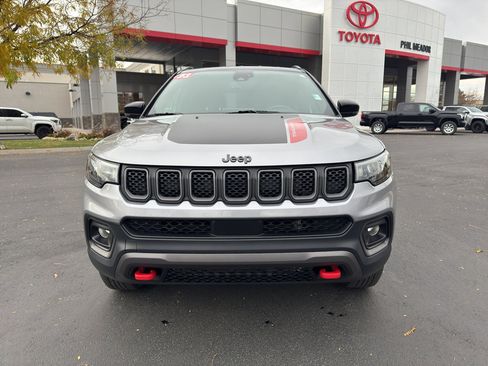 Used 2023 Jeep Compass Trailhawk image 6