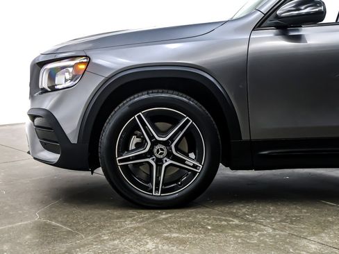 Used 2022 Mercedes-Benz GLB 250 4MATIC image 11