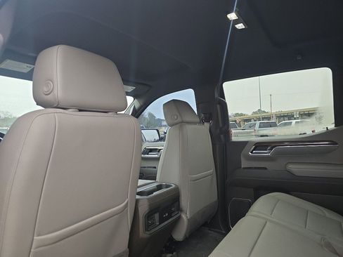 Used 2022 Chevrolet Silverado 1500 LT Trail Boss w/ Convenience Package II image 10