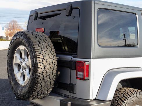 Used 2014 Jeep Wrangler Unlimited Sahara w/ Connectivity Group image 28