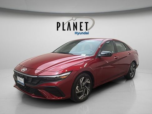 Certified 2025 Hyundai Elantra Sport FWD image 2