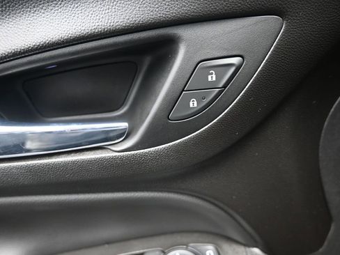 Used 2021 Chevrolet Equinox LT w/ LPO, Floor Liner Package image 21