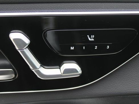 Used 2025 Mercedes-Benz GLC 350e 4MATIC image 23