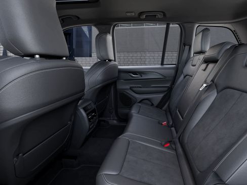 New 2025 Jeep Grand Cherokee Altitude AWD/4WD image 23