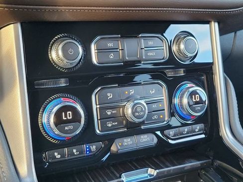 Used 2024 GMC Yukon XL Denali RWD image 40