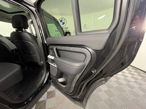 Used 2024 Land Rover Defender 110 S image 19