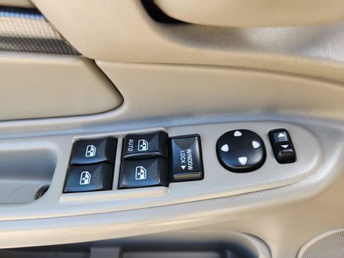 Used 2004 Chevrolet Impala SS w/ Preferred Equipment Group FWD image 18